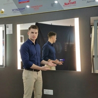 Miroir LED intelligent mural étanche et anti-explosion de 4836 pouces avec capteur tactile pour hôtel 5 étoiles