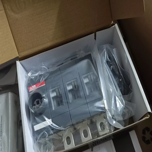 Sectionneur-Interrupteur à commande frontale 3 pôles ABB OT250E03K, 250 A, 1000 V CA, poignée à montage direct et verrouillable à cadenas - Product Image 5