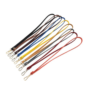 Lanière personnalisée en cuir pleine fleur – Résistante à l'eau, durable et élégante, accessoire pour porte-badge, carte d'identité et téléphone - Product Image 1