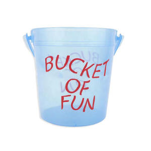 カスタマイズされた32オンスのプラスチック製カクテルバケツ、透明で持ち運び可能なラム酒、ウォッカ、パンチ用ドリンクバケツ（ハンドル付き） - Product Image 4