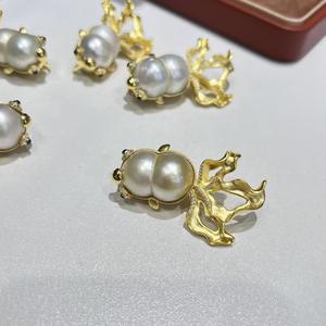 Broche pendentif poisson doré double usage, perles jumelées surdimensionnées, bijoux en argent pur - Product Image 2