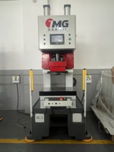 Servo pequeño Mini CNC de alta velocidad serie P de 15 toneladas, Punzón automático de precisión de Metal, máquina troqueladora, línea de producción - Product Image 6