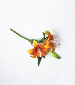 Venta al por mayor de flores artificiales de lirio se utilizan para decoraciones de centros de mesa, decoraciones de bodas para el hogar