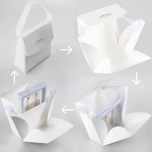Boîte cadeau de bijoux de mode de forme carrée avec logo personnalisé en stock emballage en papier avec film PE à fenêtre transparente bracelet bague de collier