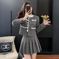 Personnalisé pur polyester décontracté kaki couleur unie automne col rond bouton poche Blazer femmes Mini jupe plissée Tweed ensemble de vêtements