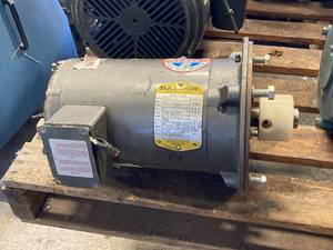 محرك أصلي جديد جاهز 3 حصان 1725 دورة في الدقيقة 208-230/460 فولت 3 فاز، وحدة تحكم برمجة PLC طراز VM3611T - Product Image 1