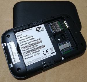 เราเตอร์ไวไฟมือถือ 4G สำหรับธุรกิจ รุ่น E5577cs-321 สีดำ พร้อมไฟร์วอลล์ VPN WEP QoS รองรับ 2.4G <span class=keywords><strong>WiFi</strong></span> - Product Image 3