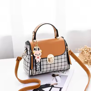 กระเป๋าถือสตรีสะพายไหล่สี่เหลี่ยมลายขวางพร้อมซิปปิดแฟชั่น tdbb - Product Image 5