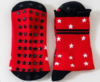 Chaussettes de yoga et de fitness rouges à volants pour femmes, antidérapantes, pour Pilates, avec personnalisation possible, imprimé étoiles multicolores