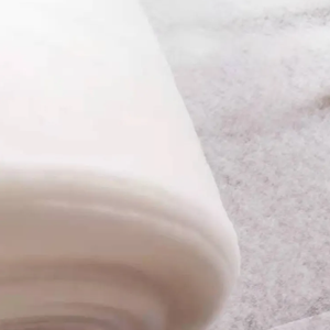Polyfill textile respirant écologique <span class=keywords><strong>ouate</strong></span> <span class=keywords><strong>de</strong></span> coton non tissé doux pour la production <span class=keywords><strong>de</strong></span> meubles et <span class=keywords><strong>de</strong></span> vêtements - Product Image 3