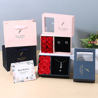 Boîte à bijoux de luxe en gros, coffret cadeau floral, ensemble complet, boîte à bijoux pour la Saint-Valentin avec sac pour collier avec couvercle transparent