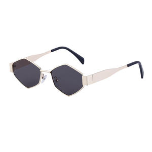Lunettes de soleil en métal irrégulières de style européen pour femmes, monture dorée, verres PC, protection UV400, emballage en boîte, origine Taizhou - Product Image 4