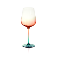 Verre à vin contemporain en cristal rose transparent dégradé bicolore haut de gamme Raymond, emballage personnalisable pour le voyage