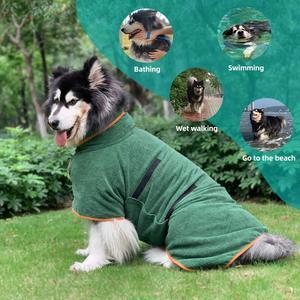 Serviettes pour animaux de compagnie Petdom Wholesale à séchage super rapide et absorbantes, douces, en microfibre, confortables, pour le bain, peignoir pour chien - Product Image 3