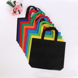 Vente directe usine – Sacs cadeaux haut de gamme en tissu tissé, épais et recouverts d'un film, sacs de retour cadeaux, sacs multicolores - Product Image 1