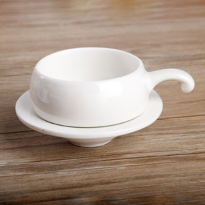 Ensemble de tasses et d'assiettes en céramique blanche de marque pour hôtels, restaurants, vente en gros - Product Image 1
