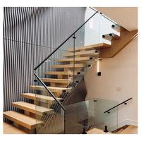 Escalier à monopoutre en acier inoxydable résistant aux intempéries avec marches à âme métallique, solution pour zones humides