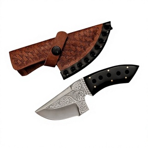 Couteaux uniques faits à la main et gravés à la main en acier J2 |   Couteau Damas sur mesure | Manche en bois de frêne résineux. - Product Image 1