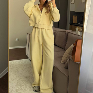 Custom Logo Fashion Large Sizes Winter Tracksuit Half Zipper Fleece Sweatshirt and Sweatpants Set Comfortable 2-piece Set - Product Image 1
