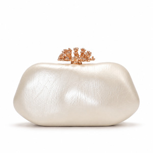 Sac de soirée rigide texturé métallique avec logo personnalisé, strass <span class=keywords><strong>corail</strong></span> et fermoir, sac à main pour femme, multicolore, vente en gros, sac cadeau de <span class=keywords><strong>mariage</strong></span> - Product Image 3