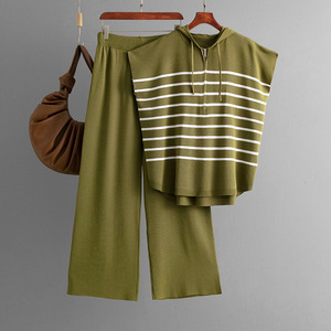 Conjunto de Dos Piezas para Mujer, Chaleco Holgado a Rayas con Capucha, Top Casual sin Mangas y Pantalones - Product Image 3