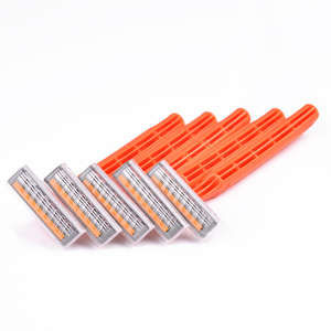 Lot de 3 Rasoirs Jetables Triple Lame Design <span class=keywords><strong>BIC</strong></span> Haute Vente avec Bande Lubrifiante - Product Image 1