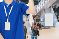 Balise BLE rechargeable pour la gestion du personnel avec carte d'identité, bouton SOS NFC et LED