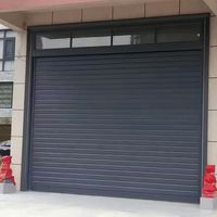 Porte de garage à enroulement en aluminium moderne sur mesure, fonctionnement électrique automatique, isolation thermique, extérieur