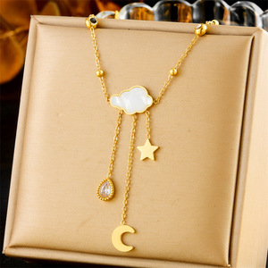 Collier en acier inoxydable doré avec pendentifs nuage, étoile et lune, bijoux féminins élégants et luxueux, parfait pour les cadeaux de vacances - Product Image 3