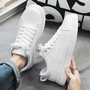 Prix d'usine Chaussures pour hommes LOGO personnalisé Dernière nouveauté Chaussures de sport décontractées <span class=keywords><strong>tendance</strong></span> pour hommes Baskets plates blanches en cuir respirant - Product Image 3