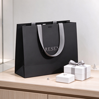 Sacs en papier de luxe durables pour bijoux, vente en gros, pour collier, bague, bracelet, emballage cadeau, logo personnalisé imprimé, poignée en ruban
