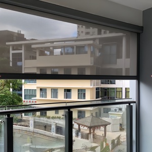 Вертикальные жалюзи Dreamy Venetian из ПВХ, однотонные, 100% затемняющие, с защитой от УФ-излучения, со встроенным электроприводом, для отелей и офисов - Product Image 1