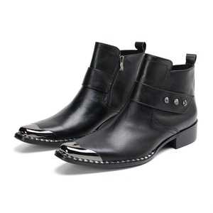 Botas de hombre de cuero vacuno estilo británico para otoño-invierno, con cremallera, suela gruesa, altura extra, modernas, negras, acolchadas. - Product Image 1