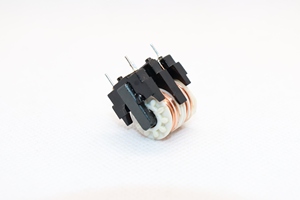 Inducteur personnalisé UT20 5mH 4A : Service de qualité supérieure et <span class=keywords><strong>expertise</strong></span> de pointe dans l'industrie pour les filtres RFI (réseaux LC/RC) - Product Image 6