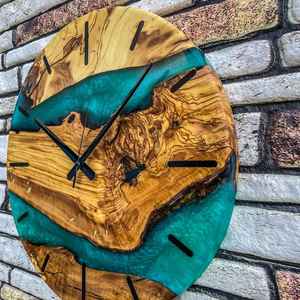 Elegant Resin And Wooden <b>Wall</b> <b>Clock</b> Handmade Durable Functional Stylish And Decorative Perfect For Living Room <b>Bedroom</b> - Product Image 3