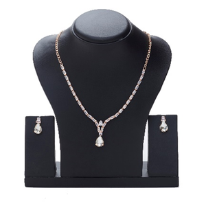 Conjunto de Joyería de 4 Piezas a la Moda con un Precioso Collar, Gargantilla y Collar con Placa para Uso Diario - Product Image 6