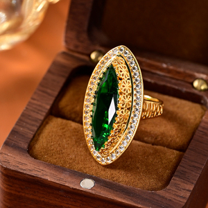 Bague de fiançailles rétro de luxe en laiton plaqué or 18 carats avec zircon, style ethnique vintage, pour femme - Product Image 3