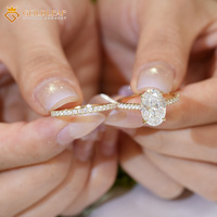 Ensemble de bagues de couple en moissanite ovale plaqué or 10K Goldleaf Luxury, sertissage à griffes, certifié, pour fiançailles et mariage