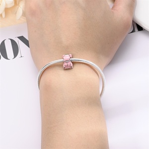 Breloques <span class=keywords><strong>de</strong></span> voiture roses style tourisme en cuivre plaqué argent pour bracelets DIY, fourniture directe usine <span class=keywords><strong>de</strong></span> bijoux - Product Image 3