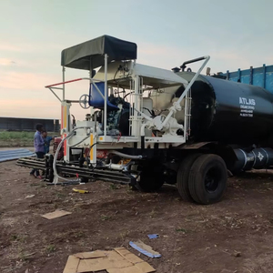 Camión rociador de betún con distribuidor de presión para revestimiento de asfalto uniforme en proyectos de construcción de carreteras - Product Image 1