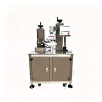 Machine d'emballage verticale semi-automatique pour sceller les boîtes transparentes en forme de cœur pour chocolats, biscuits, pots et contenants à biscuits