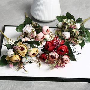 Bouquet di Fiori Artificiali in Stile Europeo, Rose Artificiali in Seta, Piccoli Mazzi di Fiori per Decorazioni Matrimoniali ed Eventi - Product Image 1