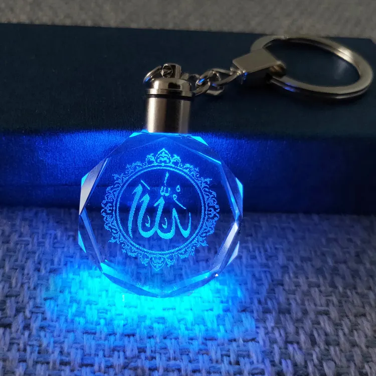 A buon mercato all'ingrosso Islam Led portachiavi di cristallo personalizzato 3d incisione Laser portachiavi di cristallo musulmano per regalo promozionale