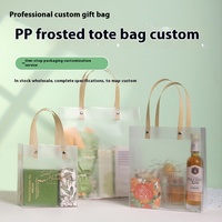 Vente en gros Sac fourre-tout givré Emballage cosmétique transparent en PVC pour la fête des enfants Sacs en plastique de boîte cadeau étanche d'accompagnement