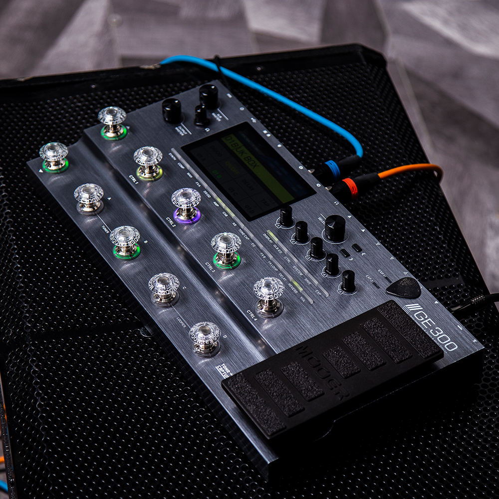 MOOER GE300 Guitar Effect Pedal - 164 Effects & 30min Loop