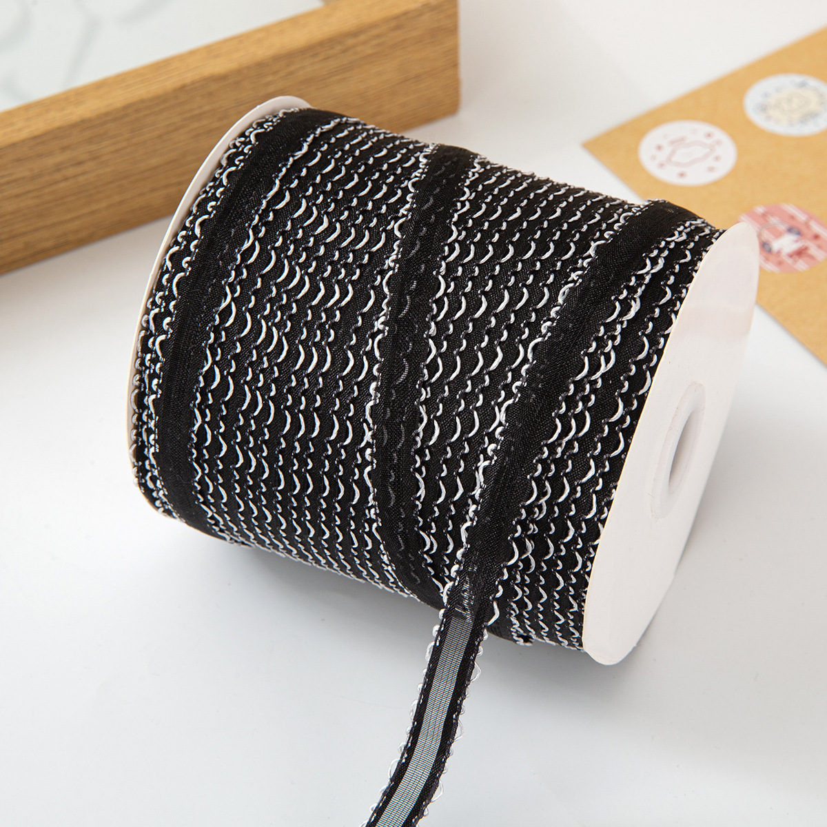 Borde blanco y negro-