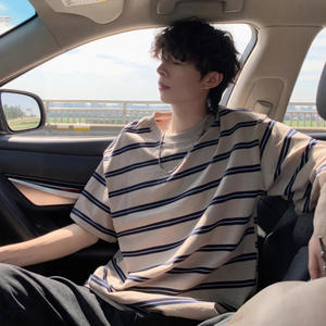 Camiseta Corta a Rayas con Bloques de Color para Hombre, Estilo Japonés Retro de Verano, Juvenil, Versátil, Cuello Redondo, Informal, Manga Cinco Cuartos - Product Image 1