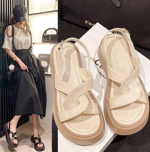 Zapatos de mujer de cuero personalizados de lujo a la moda, Sandalias planas para mujer, Sandalias planas con plataforma para niñas - Product Image 2