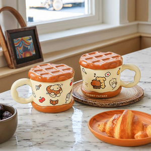 Caneca de Cerâmica para Uso Doméstico com Tampa e Alça, Design de Cachorrinho Waffle Fofo, Presente Empresarial, Grande Capacidade, Segura para Lava-Louças e Micro-ondas - Product Image 3