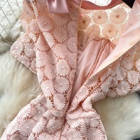 Robe décontractée élégante rose en dentelle ajourée pour femme, à manches courtes, col nœud, ourlet sirène, pour les fêtes et le quotidien